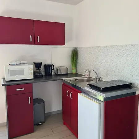 Maneliere Logement2, De Campagne - 10min Du Puy Dufou *