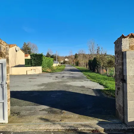 Maneliere 2, De Campagne - 10min Du Puy Dufou بيت للعطل