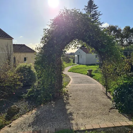 Maneliere 2, De Campagne - 10min Du Puy Dufou بيت للعطل